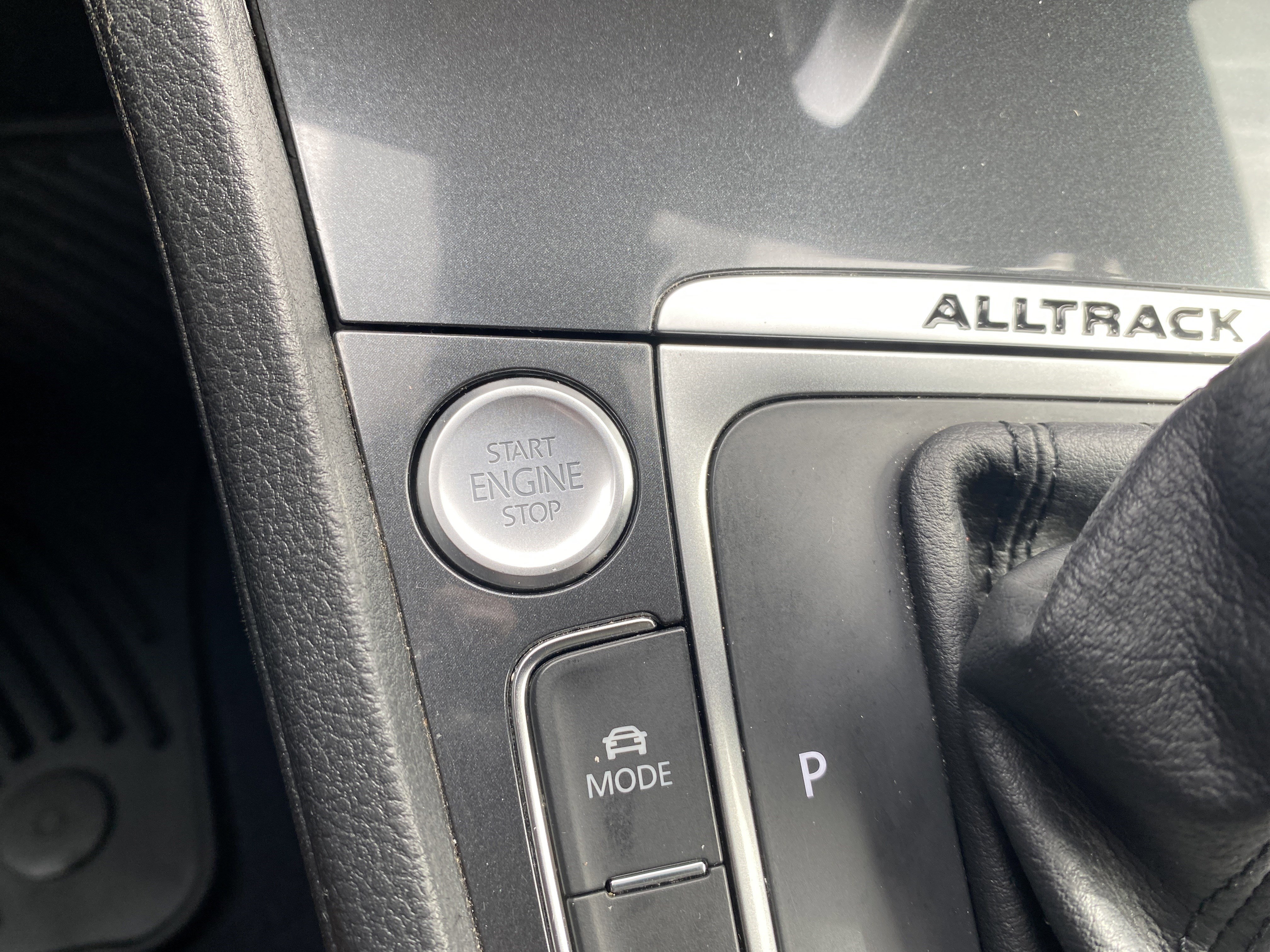 Used 2018 Volkswagen Golf Alltrack SEL image 32