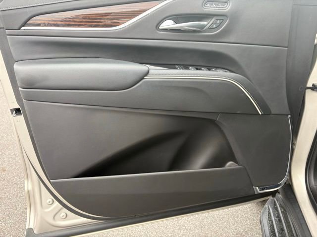 Used 2023 Cadillac Escalade Premium Luxury image 9