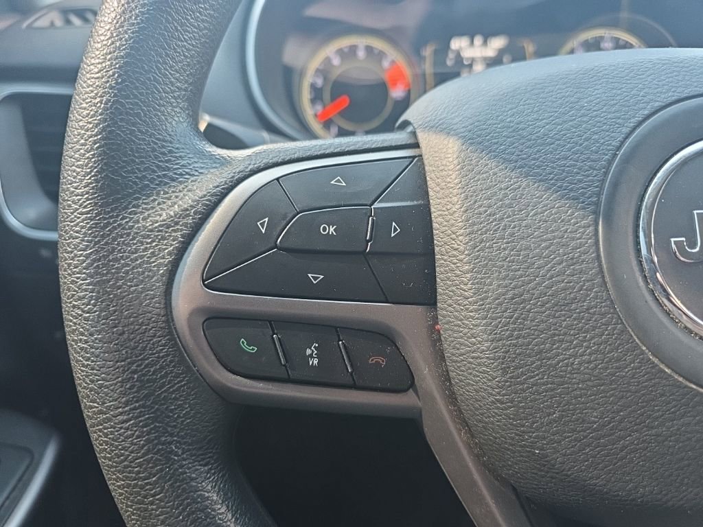 Used 2019 Jeep Cherokee Latitude w/ Popular Appearance Group image 22