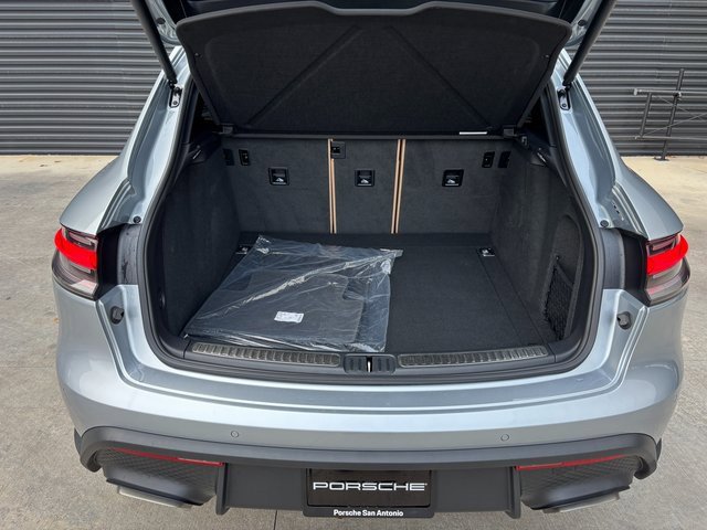 Certified 2025 Porsche Macan image 26