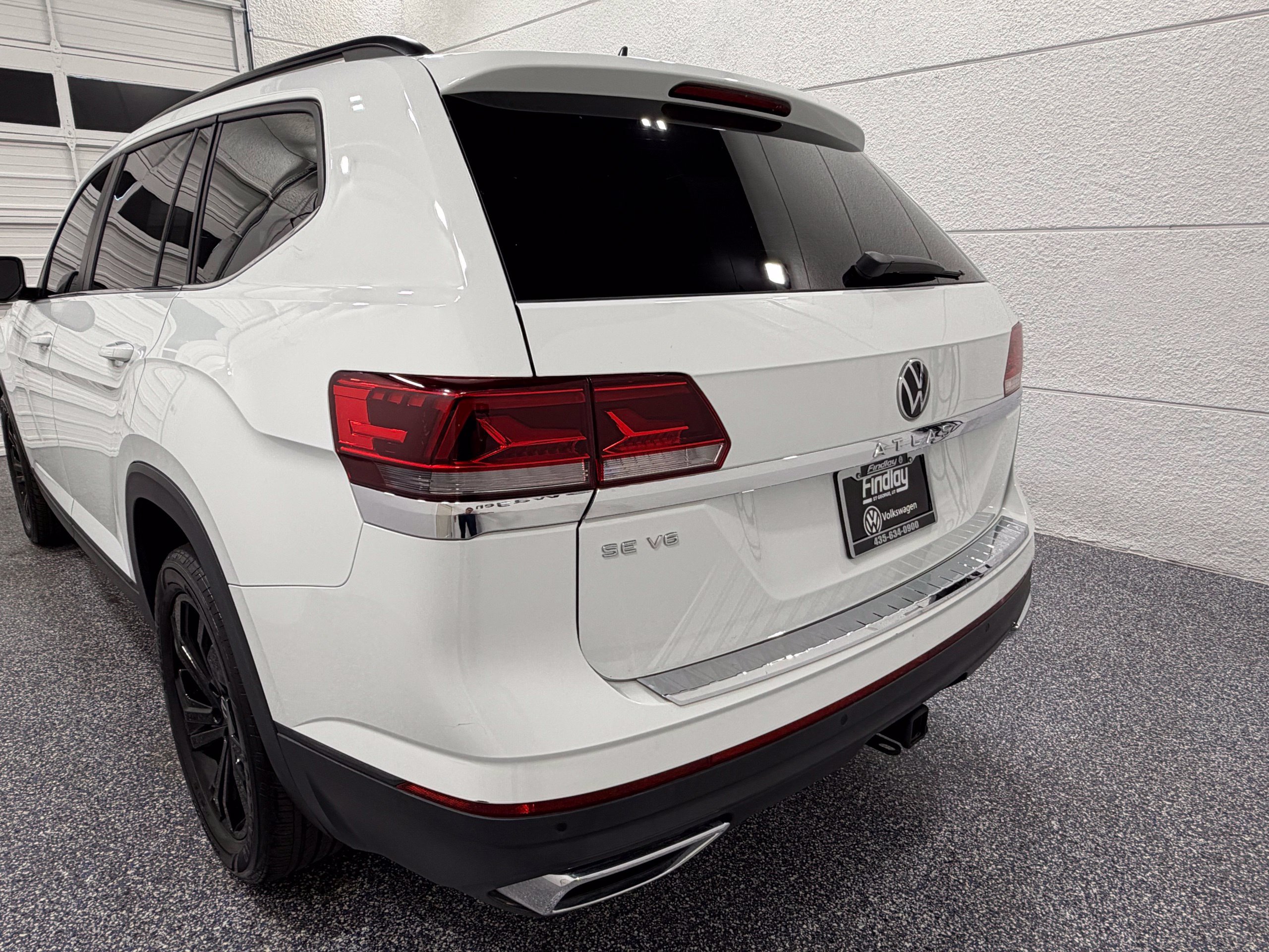 Certified 2023 Volkswagen Atlas SE w/ Black Wheel Package FWD image 5