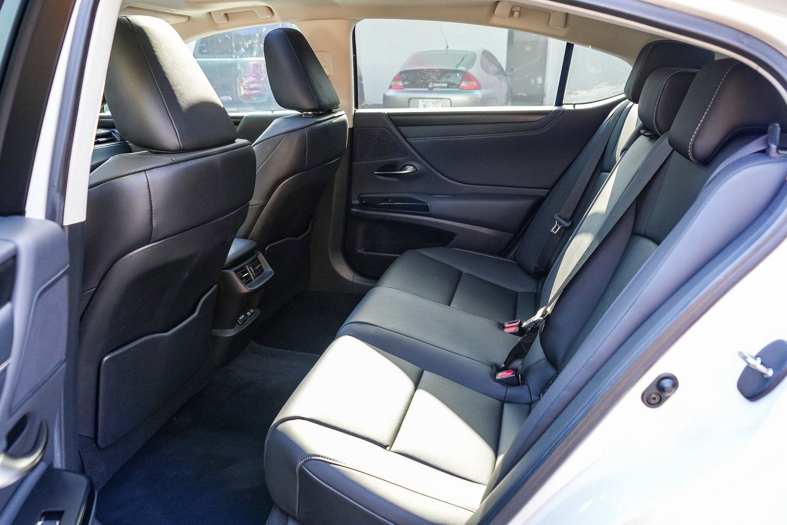 Used 2025 Lexus ES 350 w/ Premium Package FWD image 18