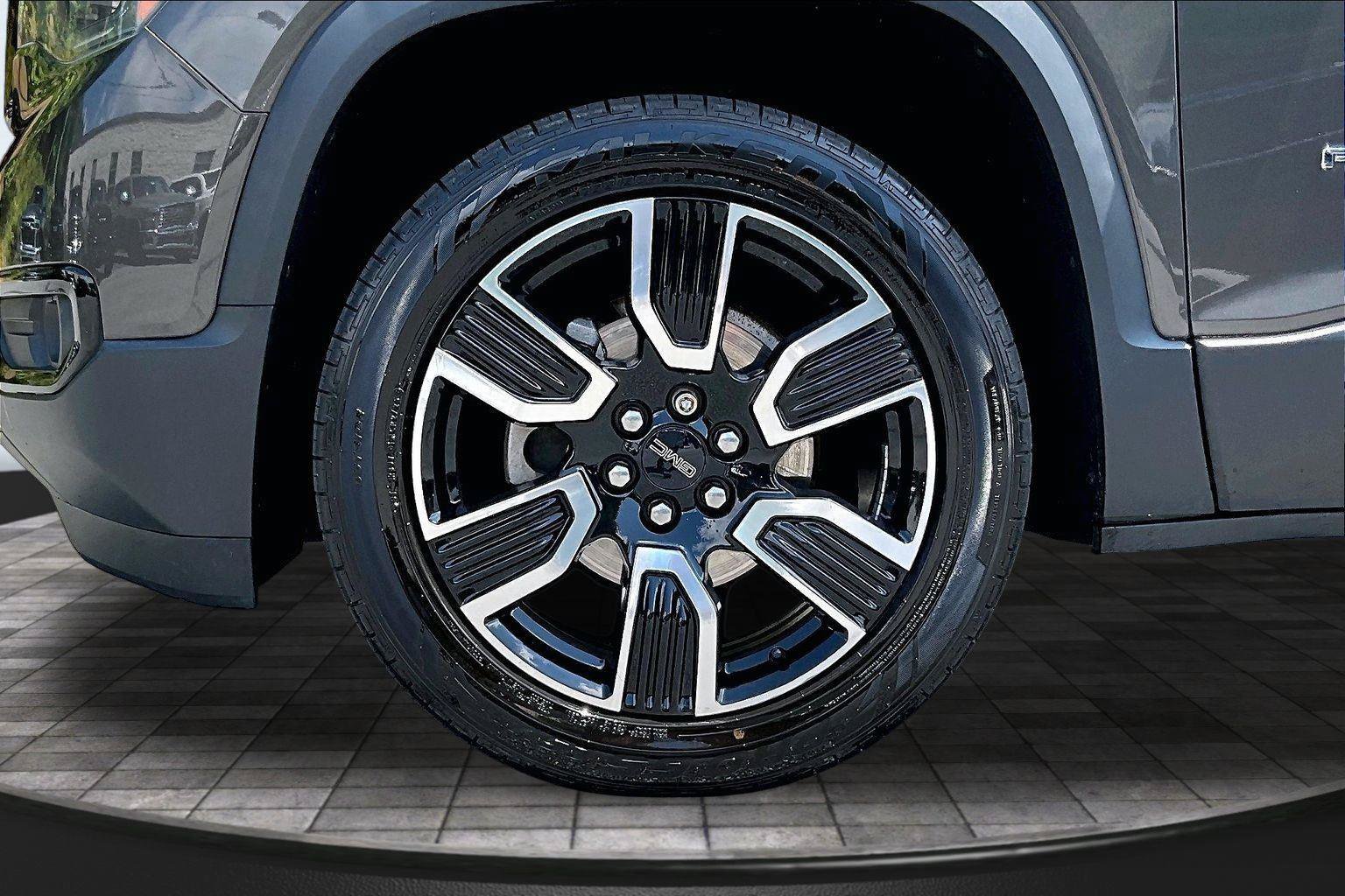 Used 2019 GMC Acadia SLT w/ Black Edition AWD/4WD image 9