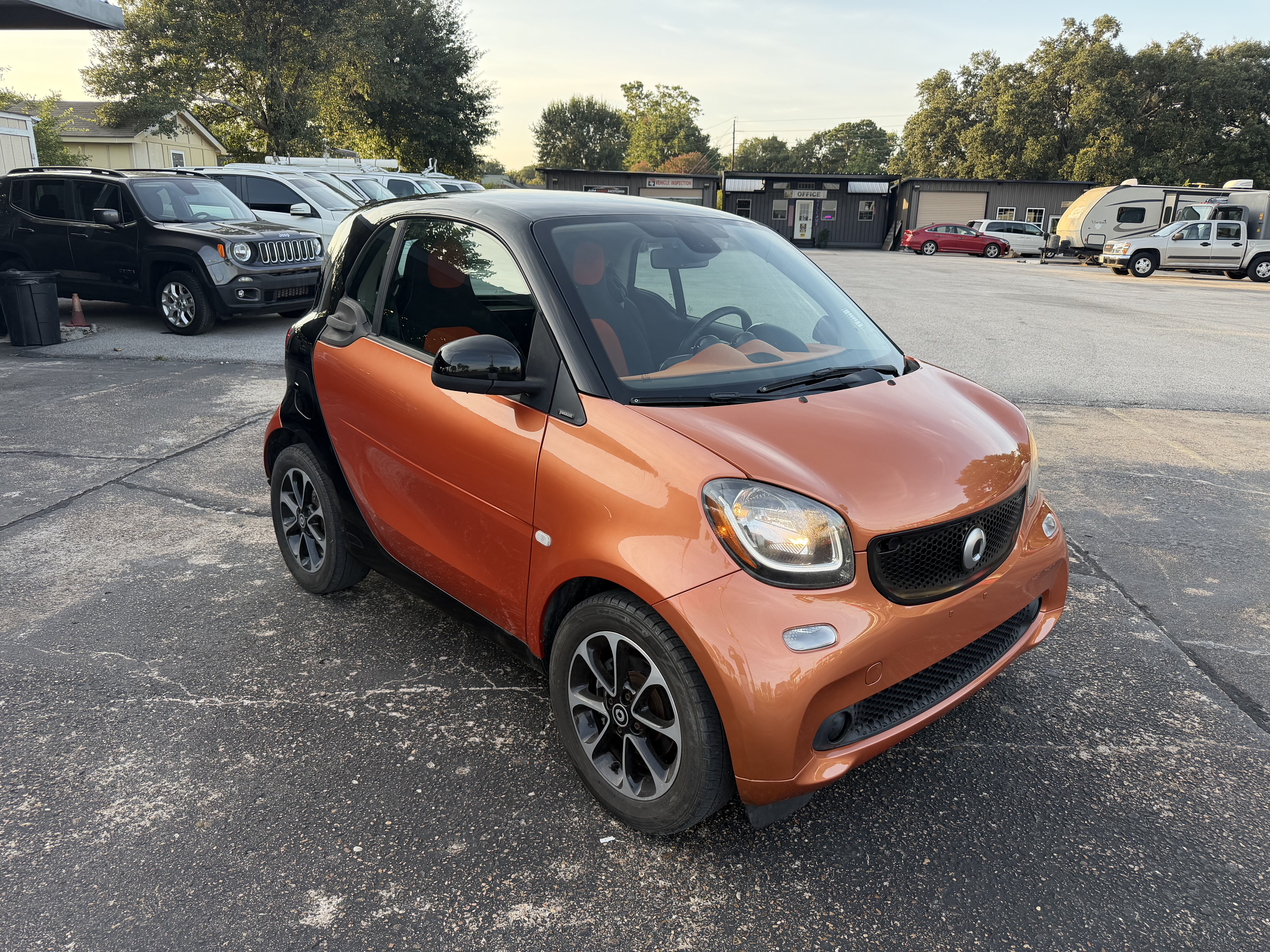 Used 2016 smart fortwo passion RWD image 8