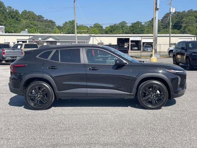 Used 2024 Chevrolet Trax ACTIV FWD image 2