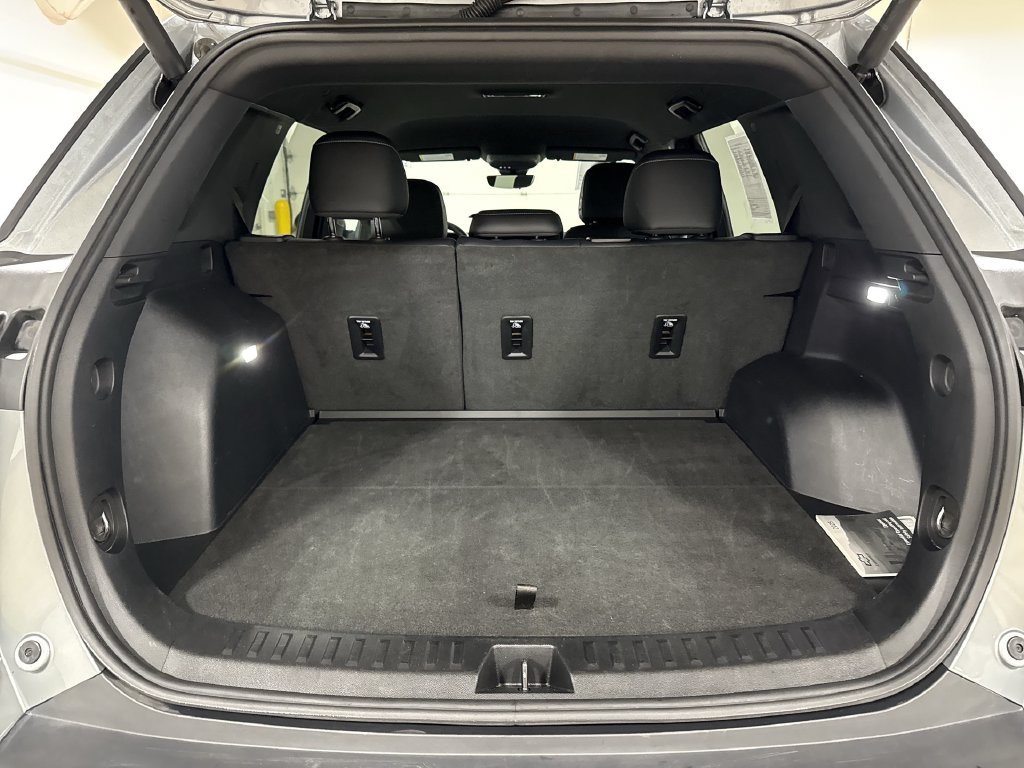 Used 2025 Chevrolet Equinox LT w/ Convenience Package II FWD image 24