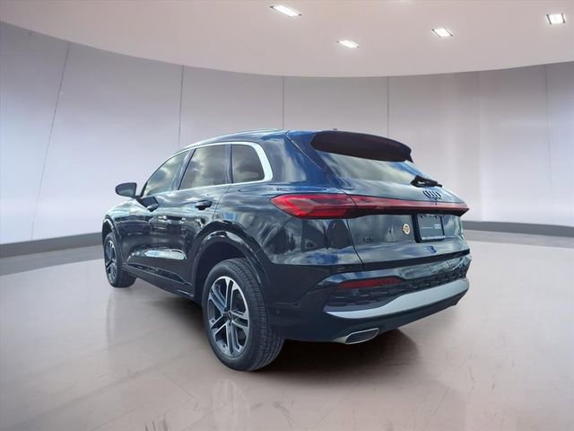 Used 2025 Audi Q5 Premium w/ Convenience Package image 4