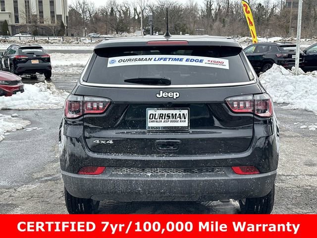 Used 2024 Jeep Compass Sport image 3
