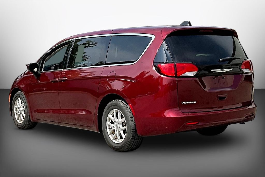 Used 2023 Chrysler Voyager LX FWD image 4