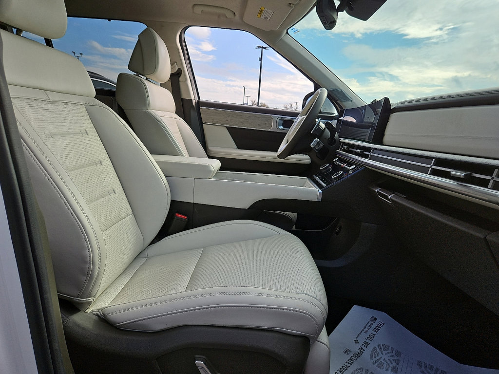 Used 2025 Hyundai Santa Fe Calligraphy image 13
