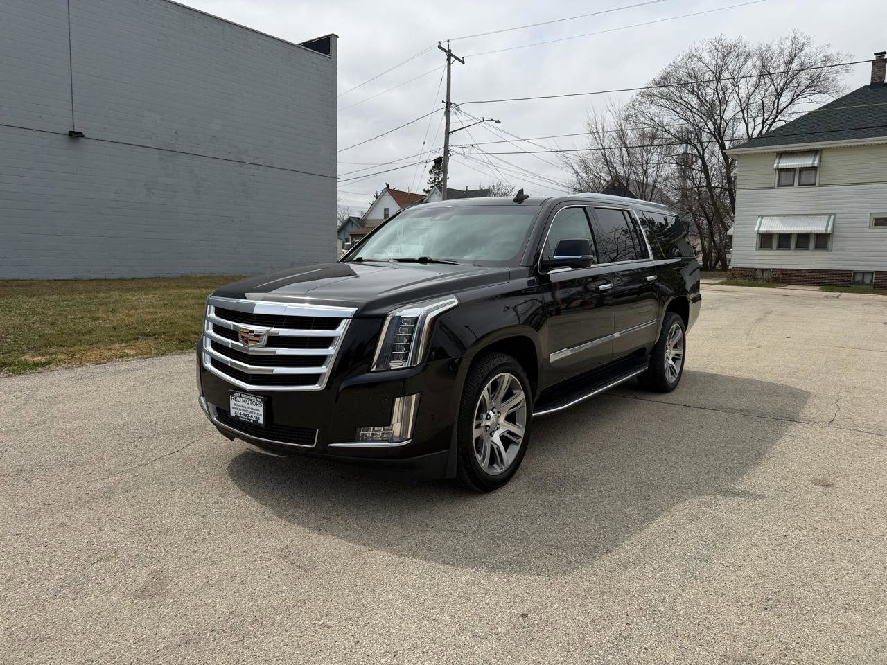 Used 2018 Cadillac Escalade ESV Luxury AWD/4WD image 3