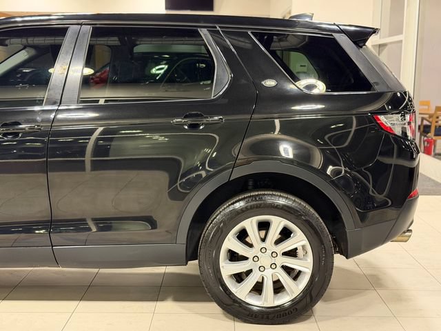 Used 2017 Land Rover Discovery Sport SE AWD/4WD image 9
