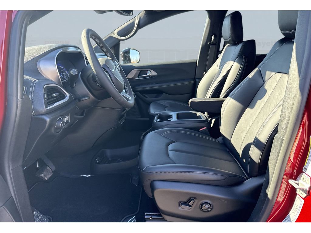 New 2026 Chrysler Pacifica Select image 10