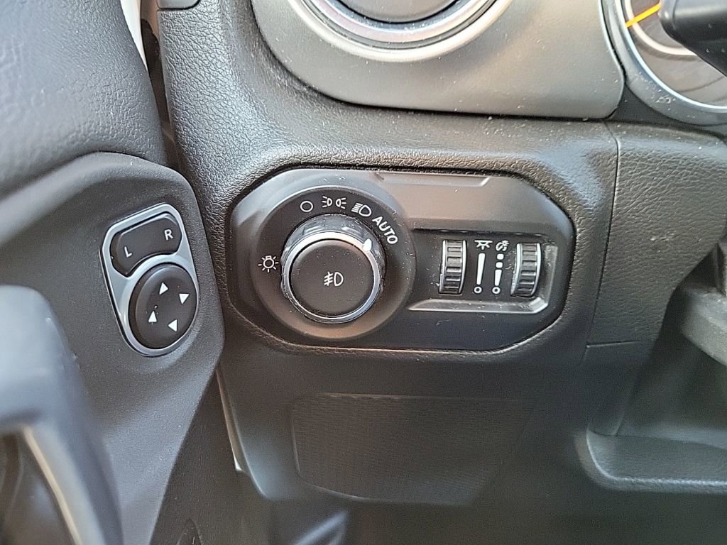 Used 2019 Jeep Wrangler Unlimited Sahara image 19