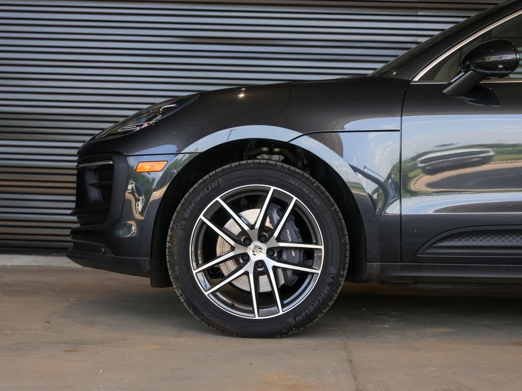 Certified 2026 Porsche Macan AWD/4WD image 12