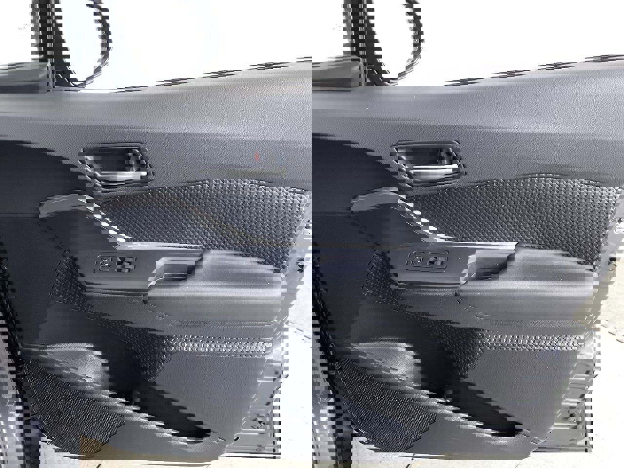 Used 2021 Toyota C-HR LE image 22