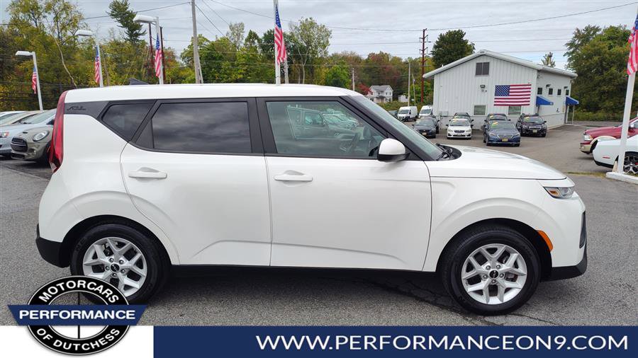 Used 2022 Kia Soul LX w/ Technology Package image 2