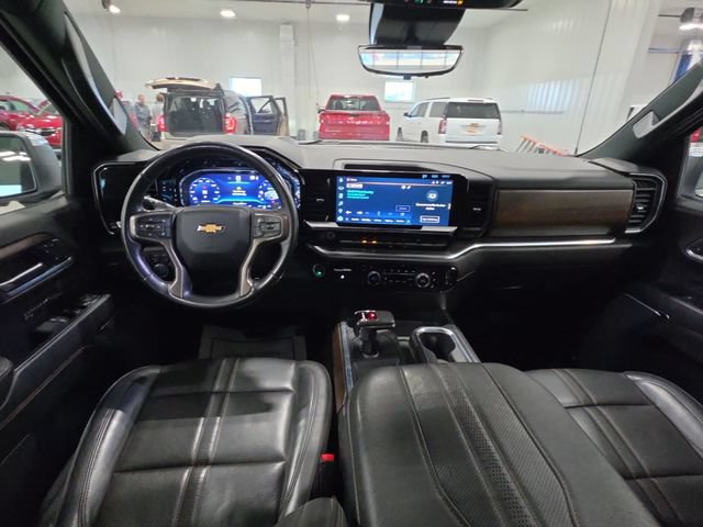 Used 2023 Chevrolet Silverado 1500 High Country w/ Technology Package AWD/4WD image 9