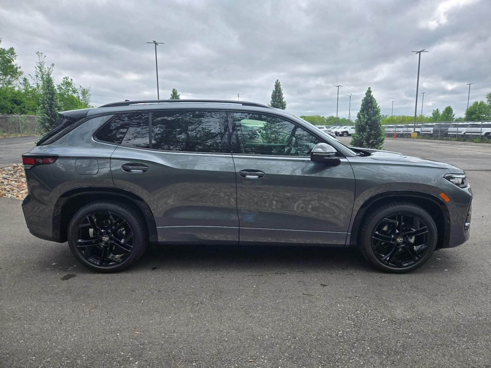 New 2026 Volkswagen Tiguan SE R-Line FWD image 6