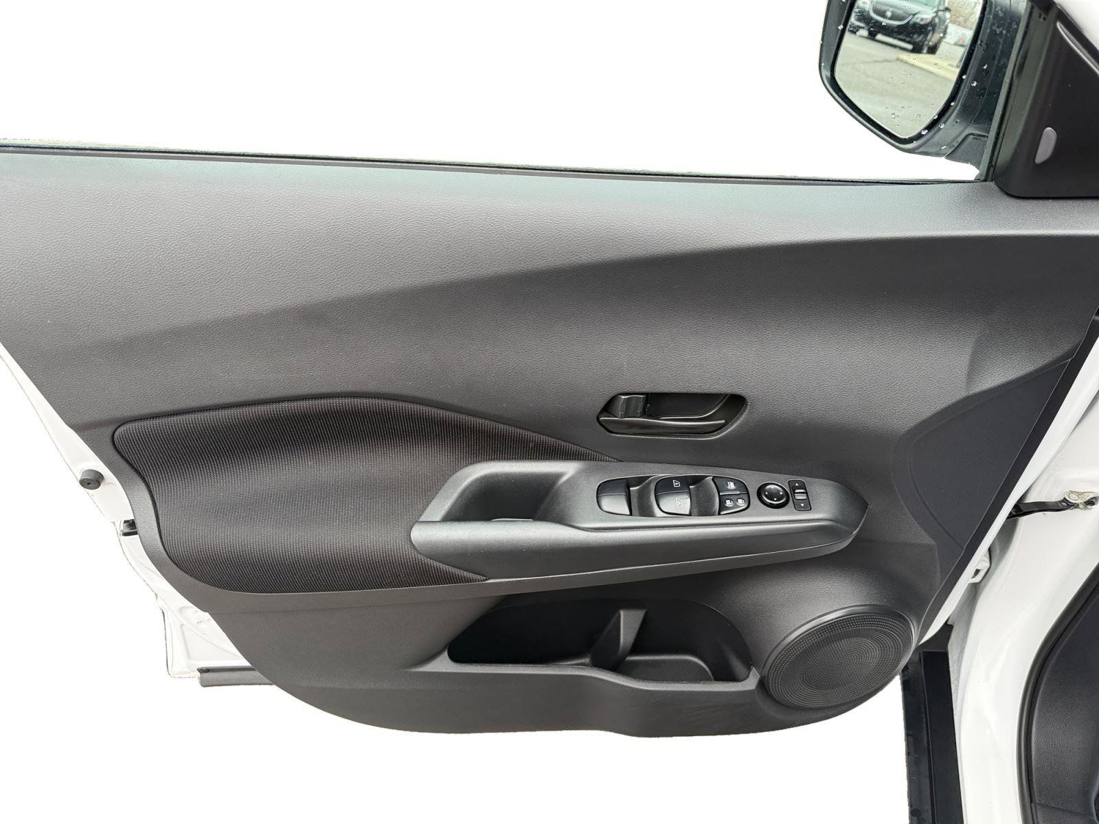 Used 2022 Nissan Kicks S image 9