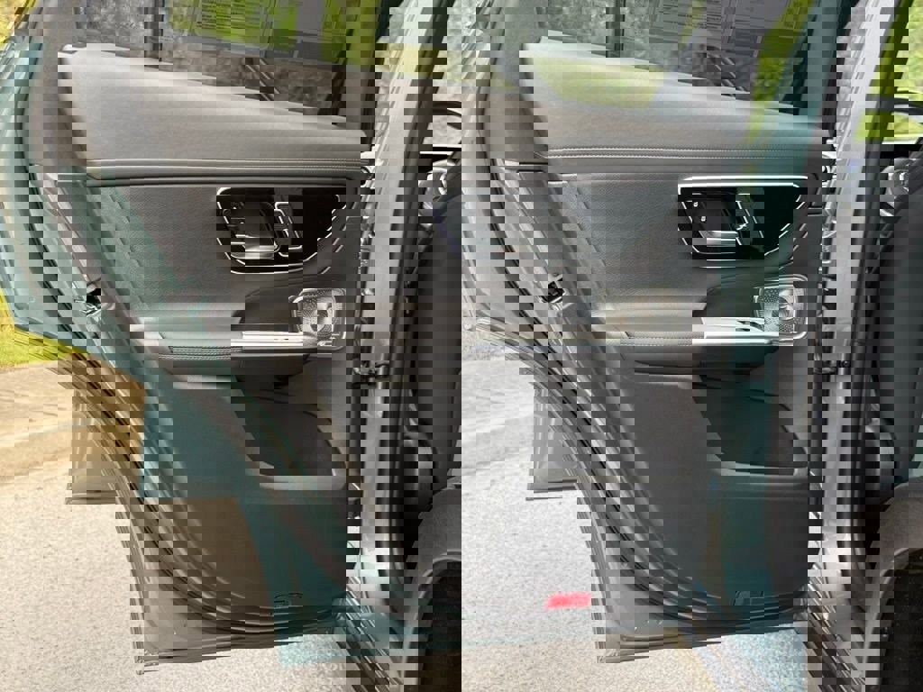 Used 2025 Mercedes-Benz GLC 300 image 27