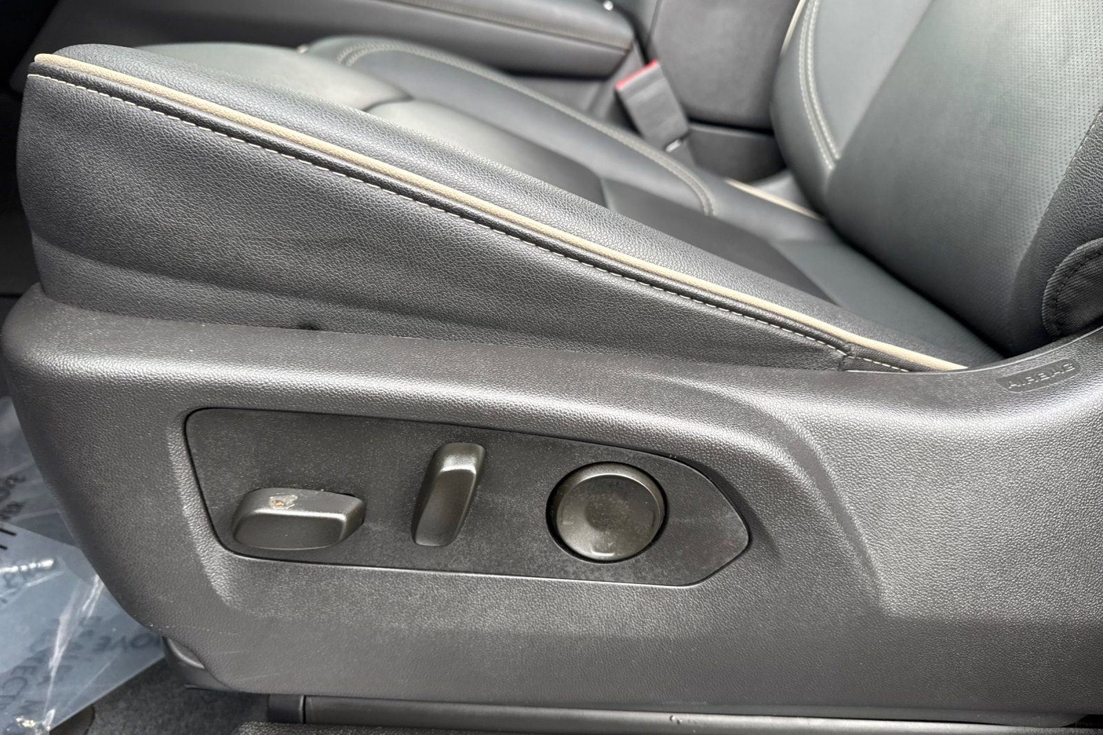 Used 2025 Chevrolet Tahoe Premier image 12