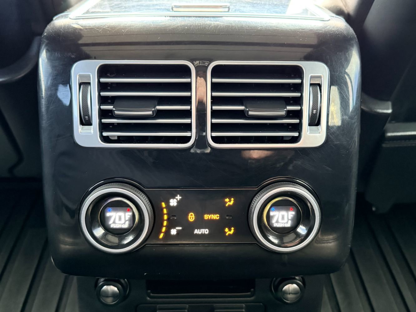 Used 2020 Land Rover Range Rover Long Wheelbase HSE image 22