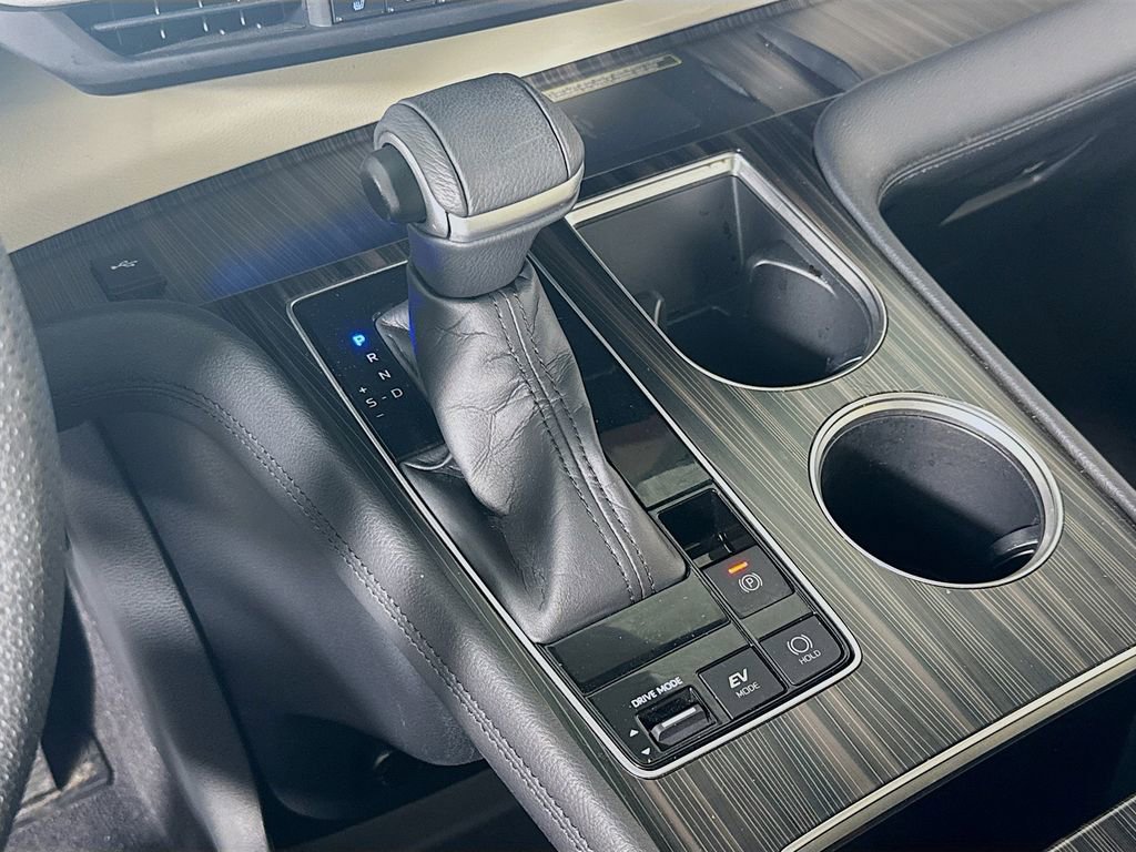 Used 2021 Toyota Sienna Limited image 17