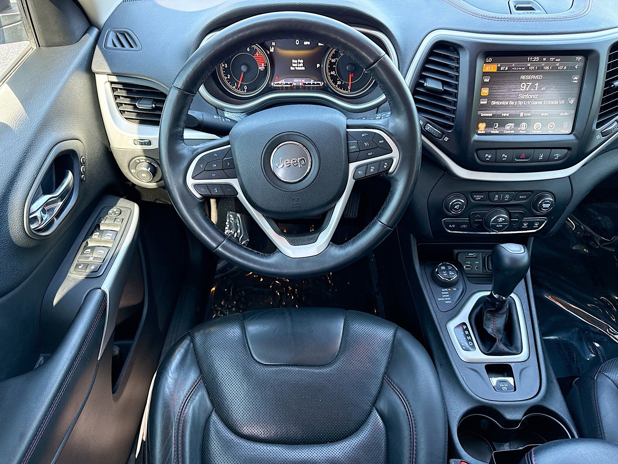 Used 2018 Jeep Cherokee Trailhawk w/ Quick Order Package 27L image 16