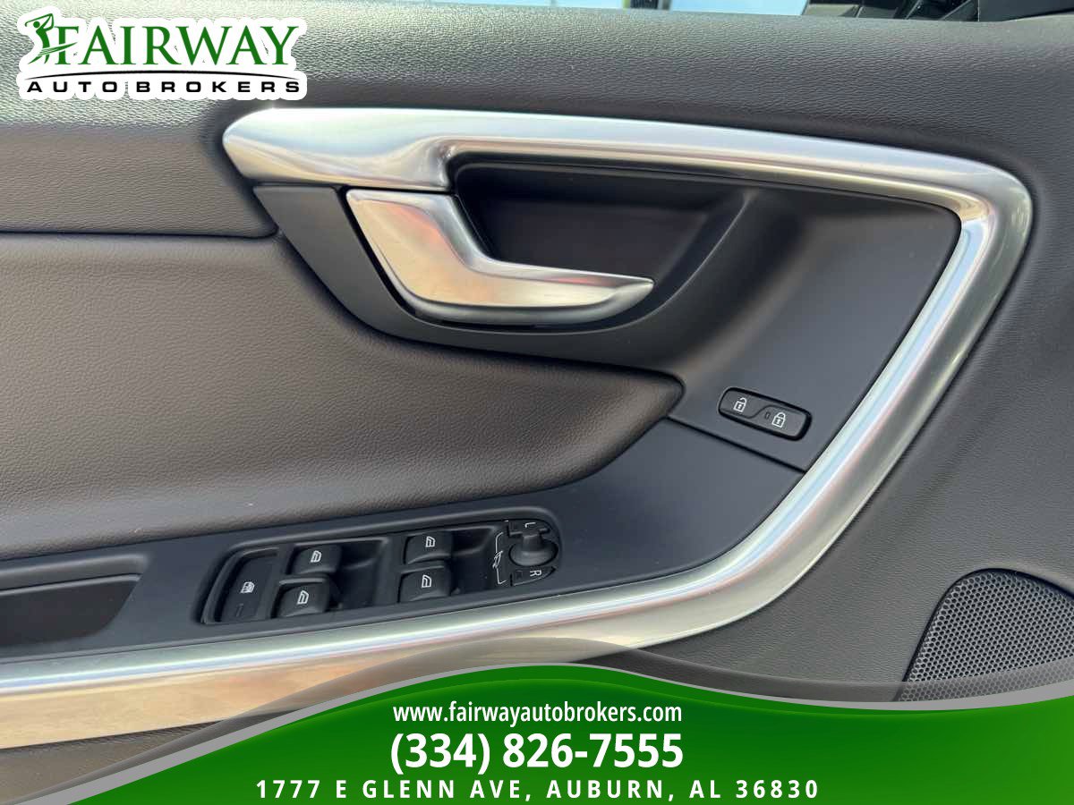 Used 2018 Volvo V60 T5 Cross Country image 15