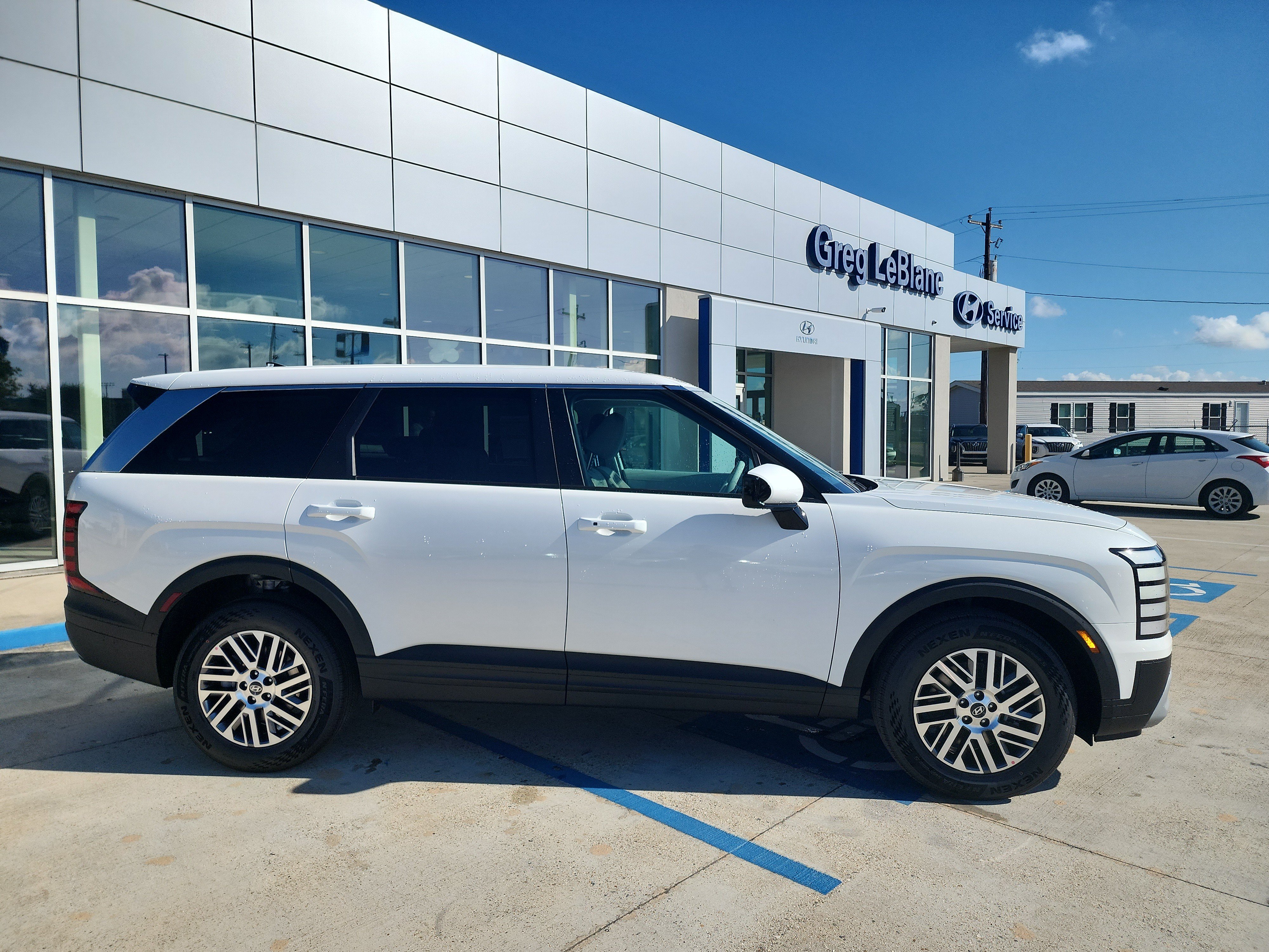 New 2027 Hyundai Palisade SE FWD image 8