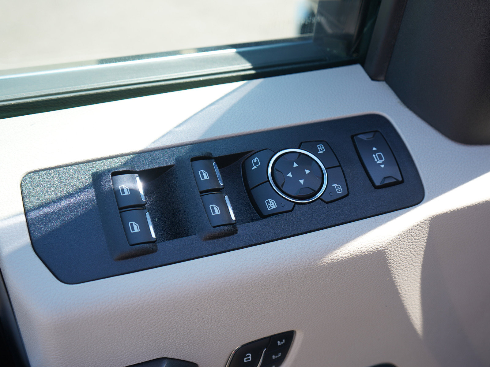 Used 2020 Ford F350 Limited AWD/4WD image 19