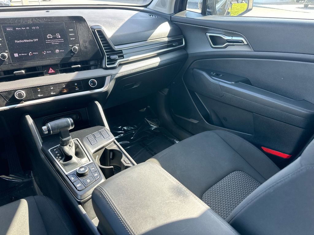 Used 2025 Kia Sportage LX FWD image 21