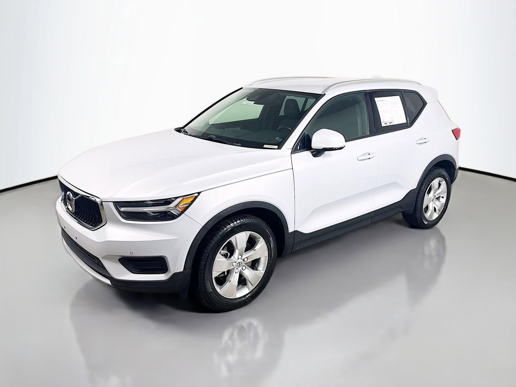 Used 2020 Volvo XC40 T5 Momentum image 3