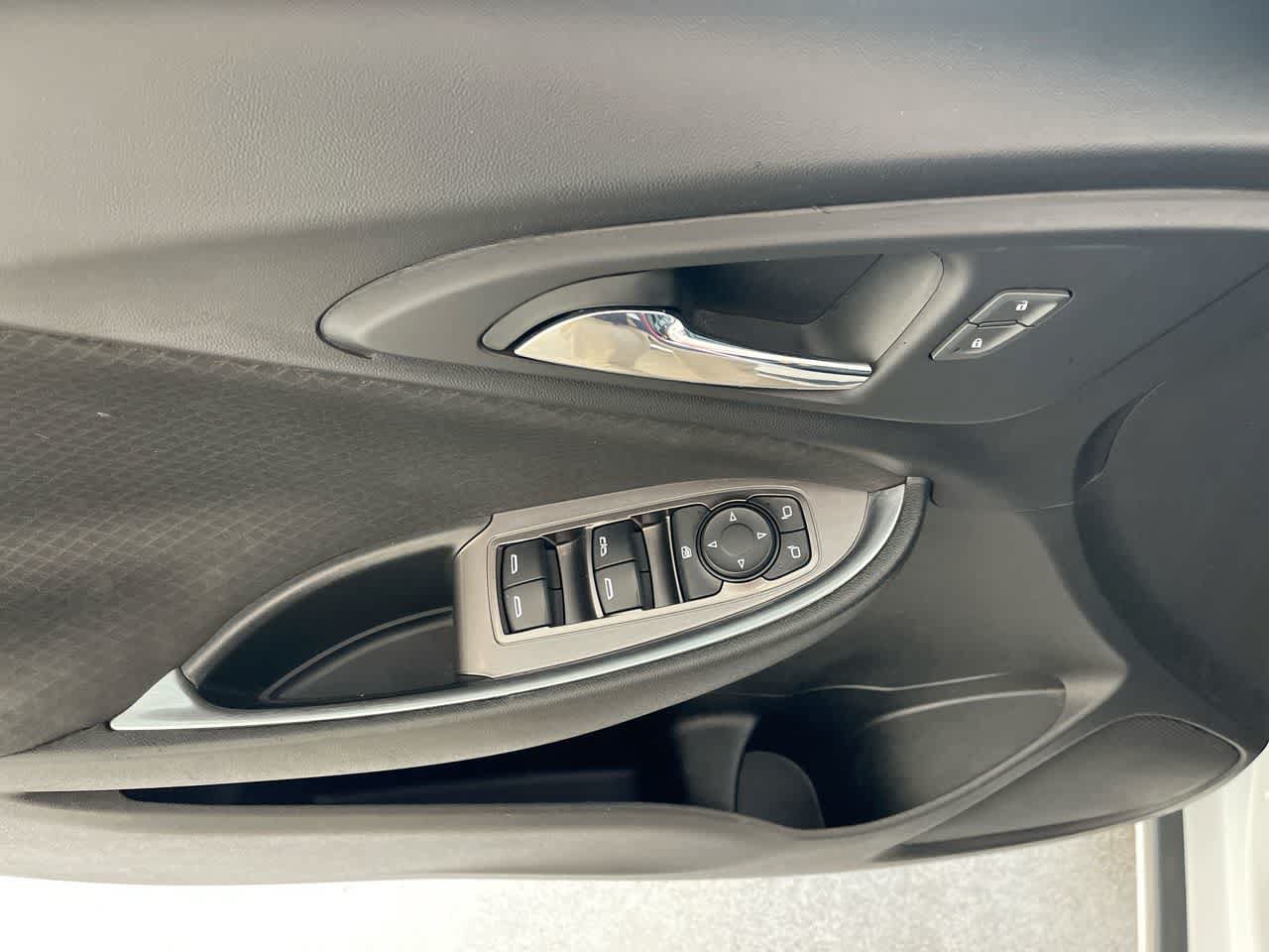Used 2021 Chevrolet Malibu LT FWD image 13