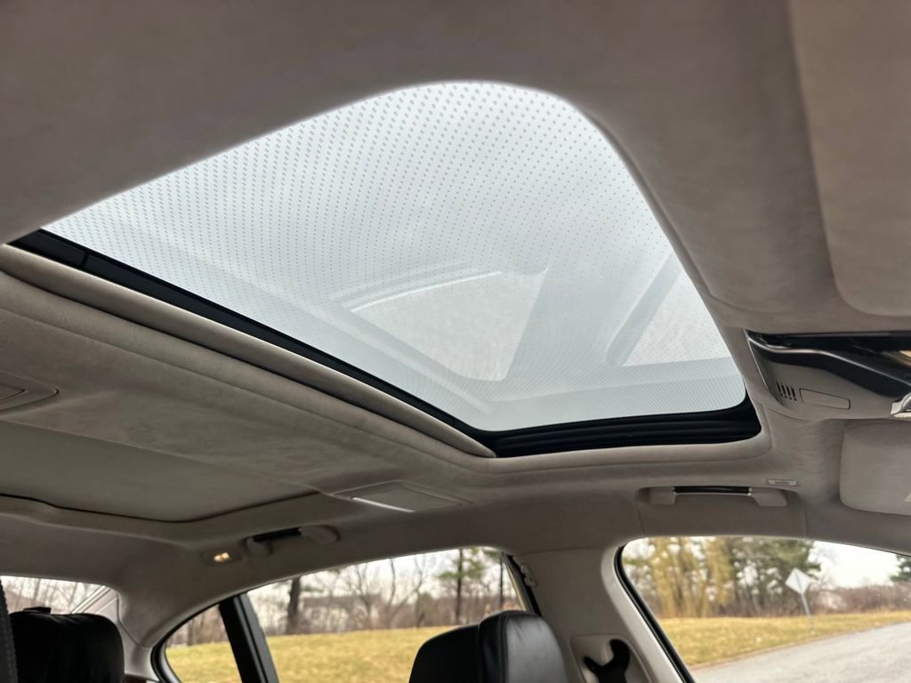 Used 2022 BMW 750i xDrive w/ Autobahn Package image 29