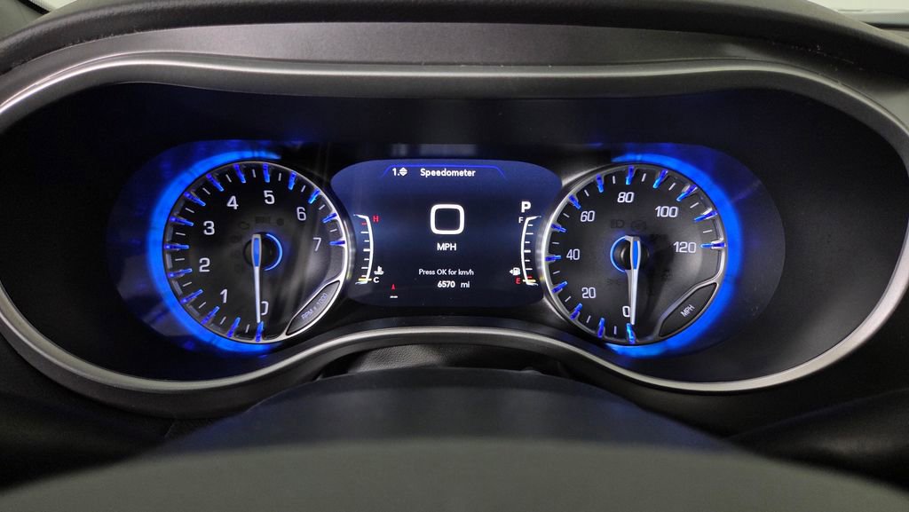 Used 2026 Chrysler Pacifica Select image 21