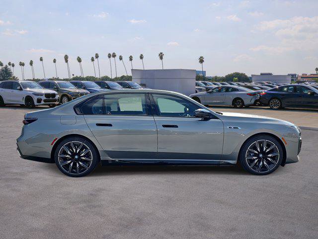 New 2025 BMW i7 M70 image 4