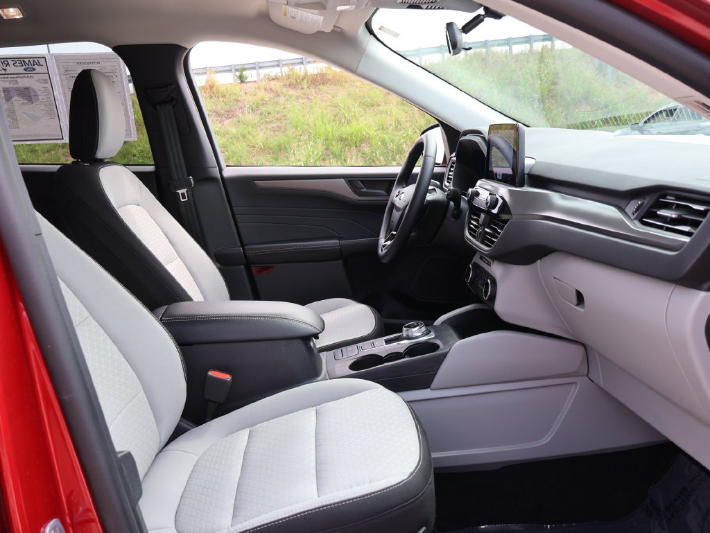 Used 2025 Ford Escape Active w/ Cold Weather Package FWD image 9