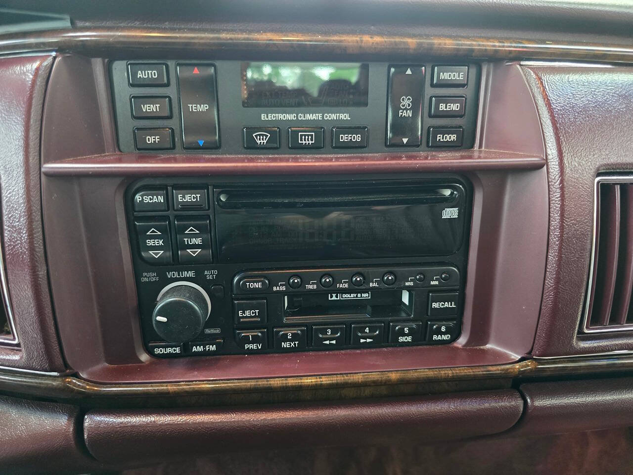 Used 1996 Buick Roadmaster Sedan RWD image 40