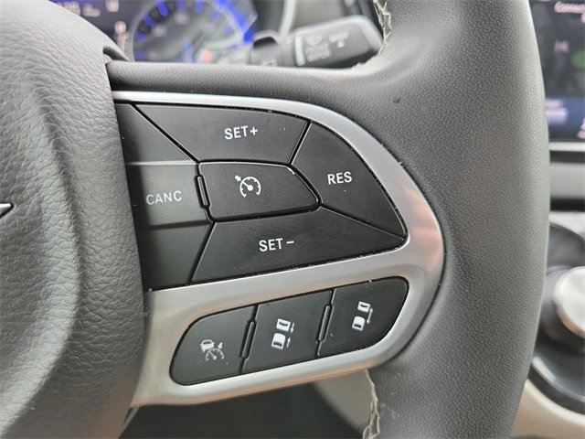 Used 2024 Chrysler Pacifica Touring-L image 28