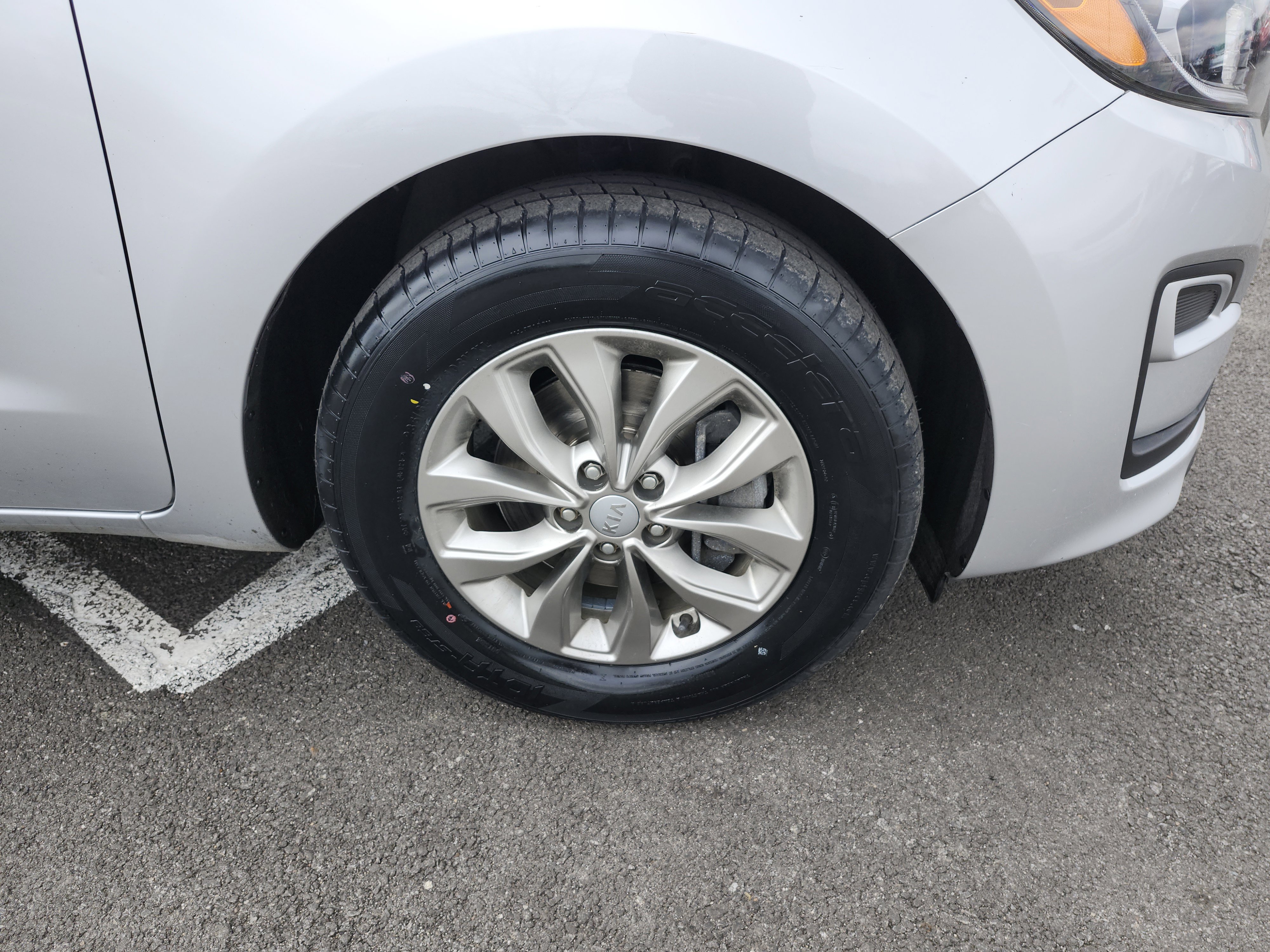 Used 2021 Kia Sedona LX image 9