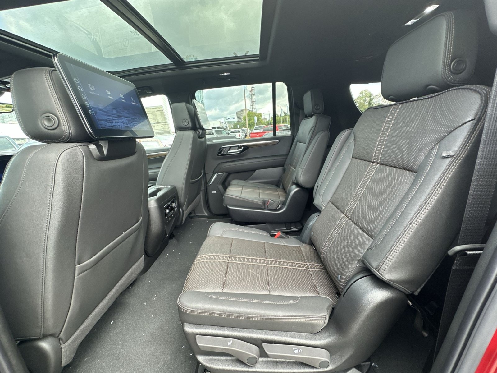 New 2026 Chevrolet Suburban High Country AWD/4WD image 25