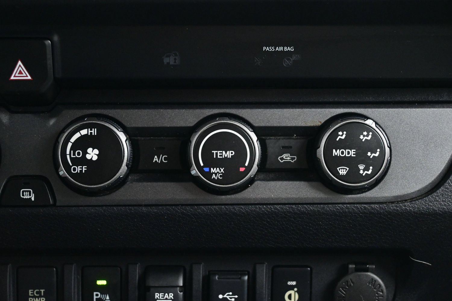 Used 2020 Toyota Tacoma TRD Off-Road w/ Technology Package AWD/4WD image 20