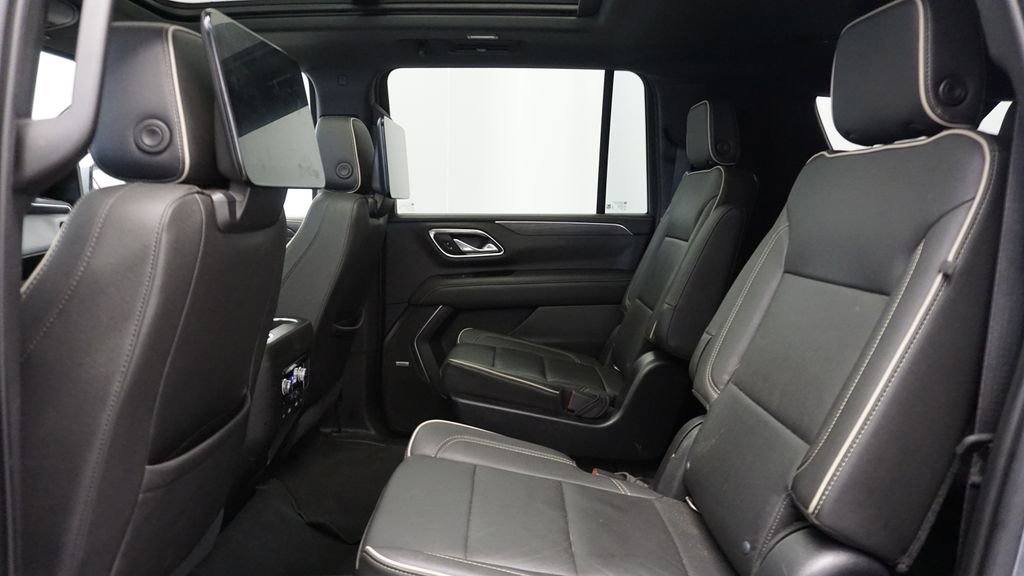 Used 2021 GMC Yukon XL SLT w/ SLT Premium Package image 29