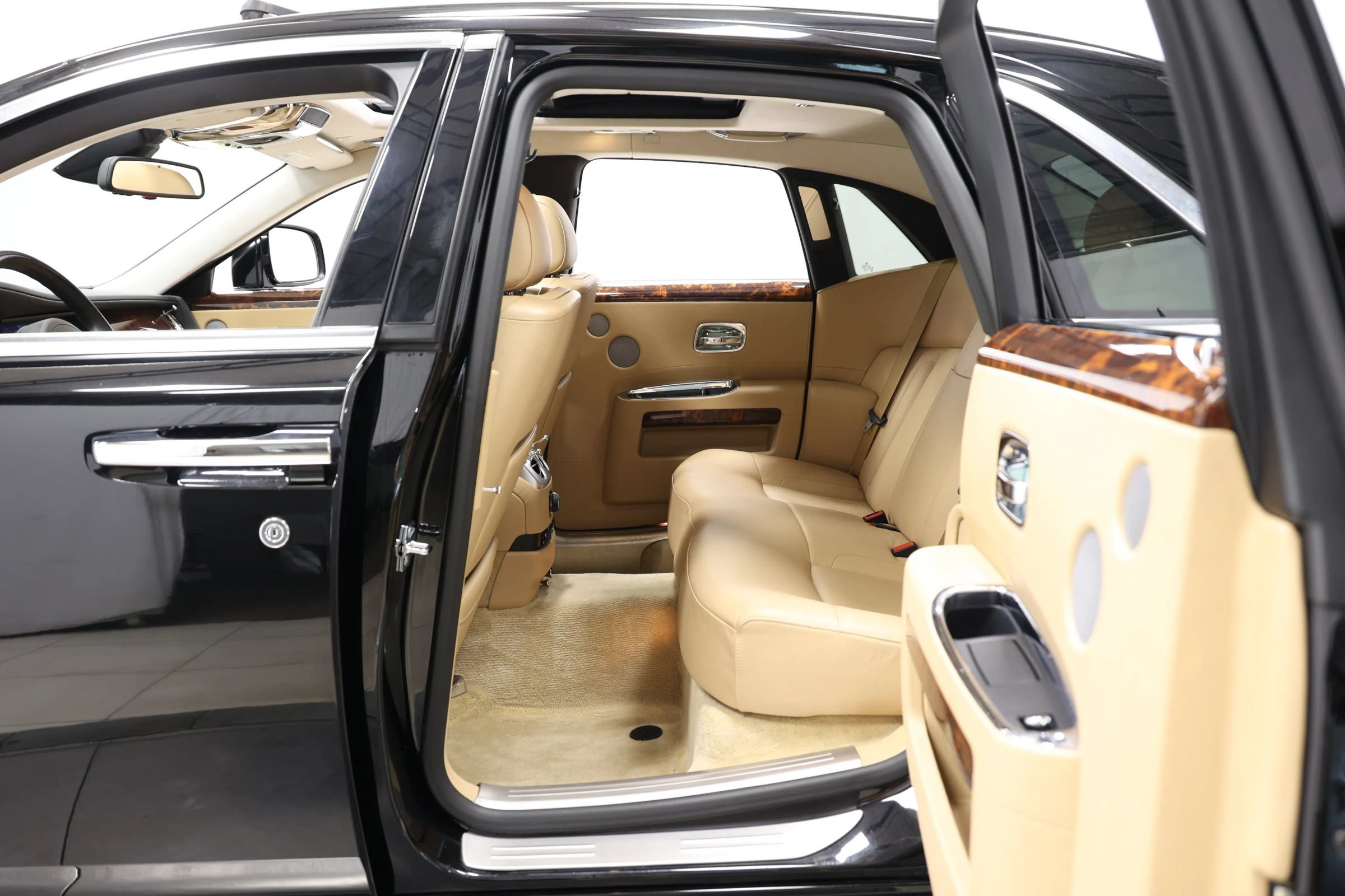 Used 2010 Rolls-Royce Ghost RWD image 51