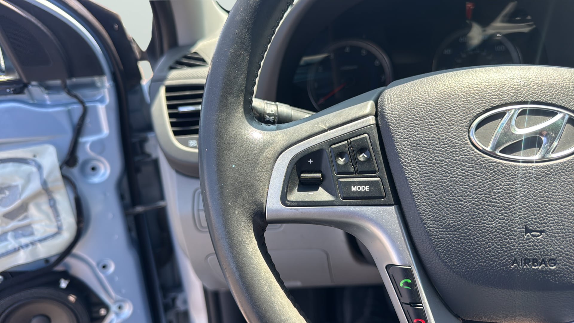 Used 2013 Hyundai Accent SE FWD image 27