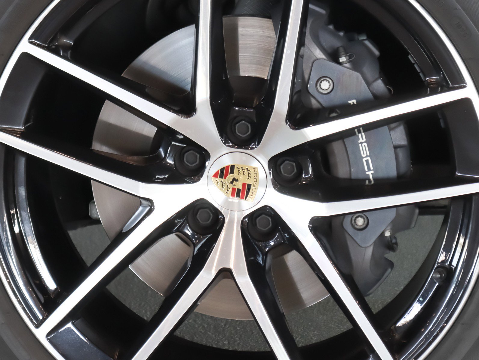 Certified 2024 Porsche Macan image 13