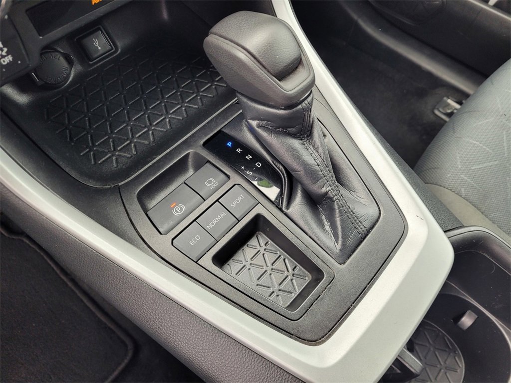Used 2022 Toyota RAV4 XLE image 17