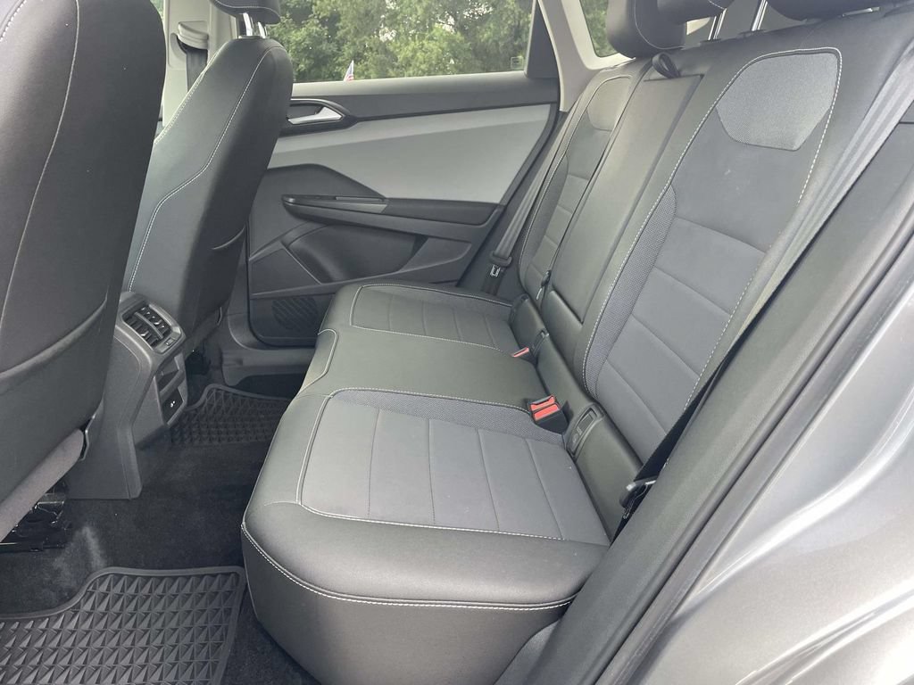 Certified 2023 Volkswagen Taos SE FWD image 12